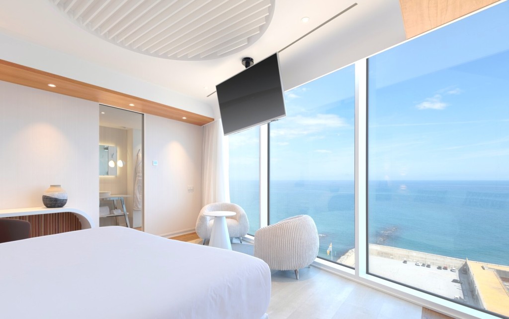 Calma Privilege with Port and Sea Views